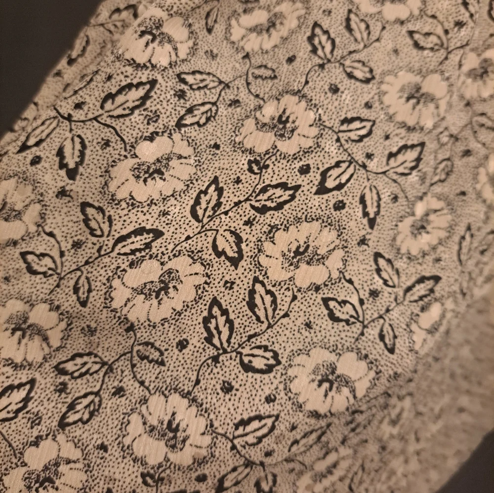 100% silk Rebecca Taylor Floral Ruffle Sleeve Dress - Picture 6 of 6